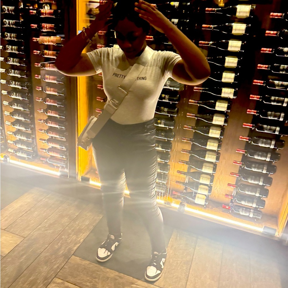 Meet your Posher, Kamora